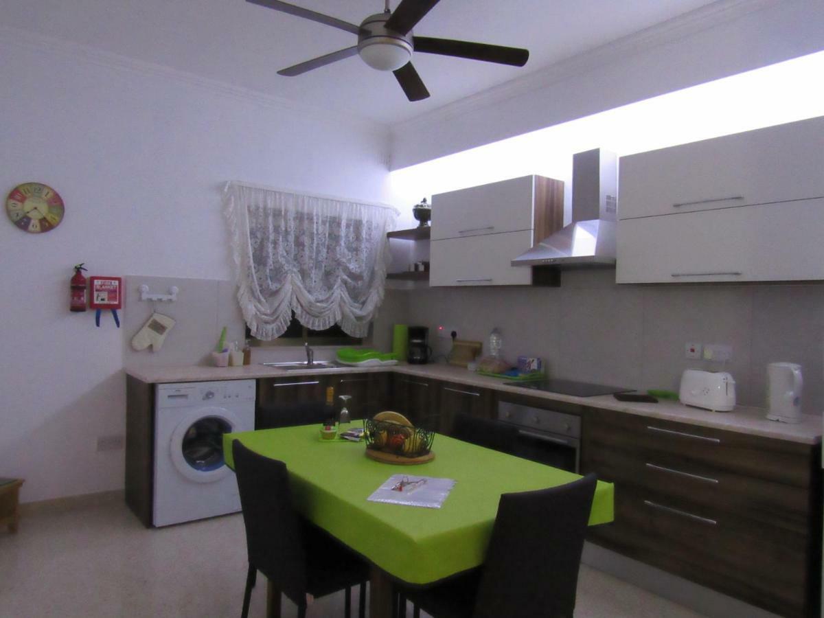 Central Studio Apartment Santa Vennera Exterior photo